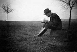 Bernd Alois Zimmermann, ca. 1940-1945. Fotograf unbekannt. Akademie der Künste, Berlin, Bernd-Alois-Zimmermann-Archiv 854. © Bettina Zimmermann und Akademie der Künste, Berlin Bernd Alois Zimmermann, ca. 1940-1945. Fotograf unbekannt. Akademie der Künste, Berlin, Bernd-Alois-Zimmermann-Archiv 854. © Bettina Zimmermann und Akademie der Künste, Berlin