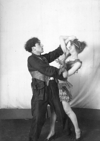 Marcellus Schiffer and Margo Lion at a carnival, c. 1922. Photographer unknown. Akademie der Künste, Berlin, Marcellus Schiffer and Margo Lion Archive, no. 642_006. CC BY-NC-ND.